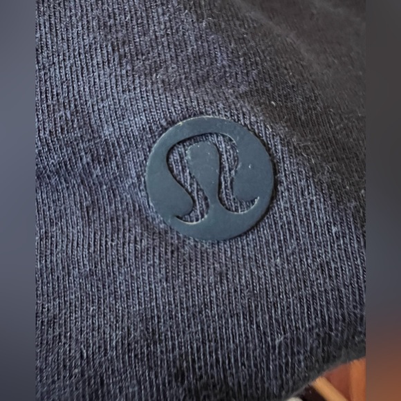lululemon | Love Tee V-neck Short Sleeve in Midnight Navy - Size 6 - Picture 4 of 4